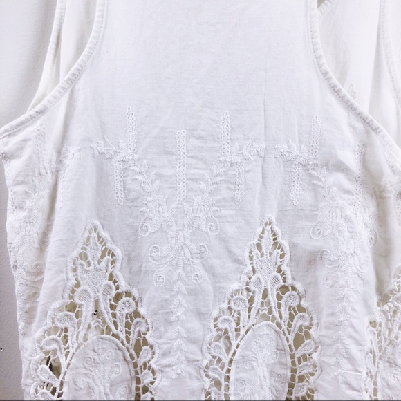 #88 White Flower Outlined Tank Top - Picture 8 of 8